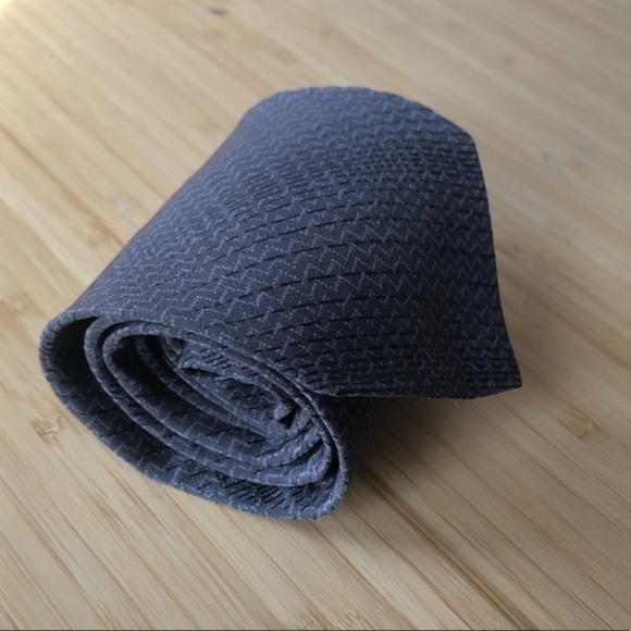 Kenneth Cole Silk Tie In Dark Gray - Picture 2 of 6